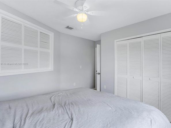 1061 NW 190th Ave, Pembroke Pines FL 33029