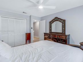 1061 NW 190th Ave, Pembroke Pines FL 33029