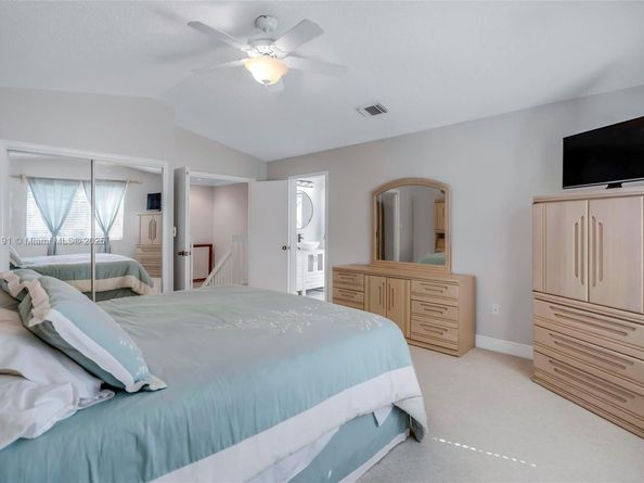 1061 NW 190th Ave, Pembroke Pines FL 33029