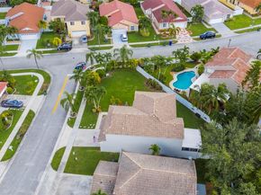 1061 NW 190th Ave, Pembroke Pines FL 33029