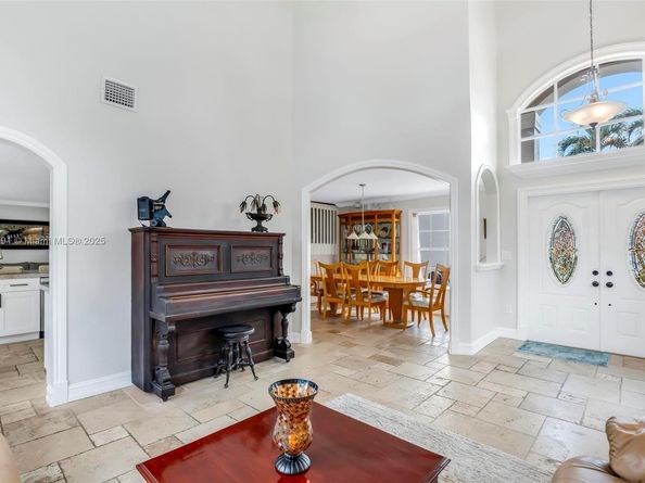1061 NW 190th Ave, Pembroke Pines FL 33029