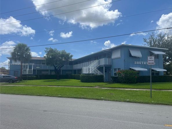 3856 S Cir Dr 6, Hollywood FL 33021
