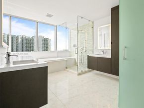 851 NE 1st Ave 4801, Miami FL 33132