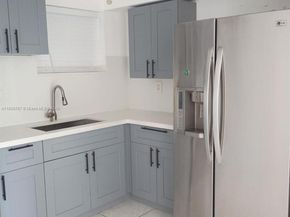 1800 SW 25th St 2305, Miami FL 33133