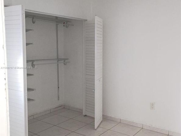 1800 SW 25th St 2305, Miami FL 33133