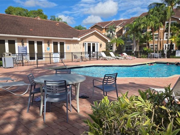 8851 Wiles Rd 103, Coral Springs FL 33067