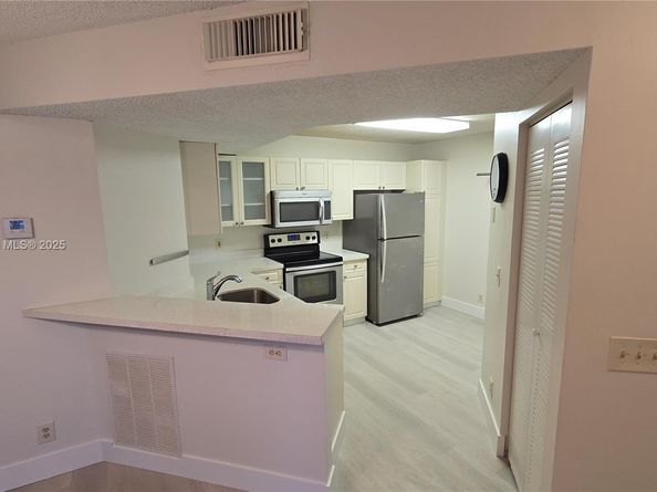 8851 Wiles Rd 103, Coral Springs FL 33067