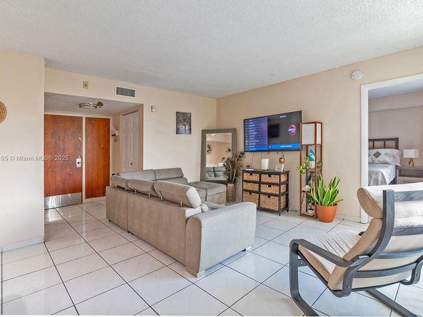 2075 SW 122nd Ave 306, Miami FL 33175