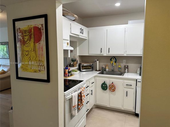 Undisclosed Address #A11896115, Kendall FL 33143