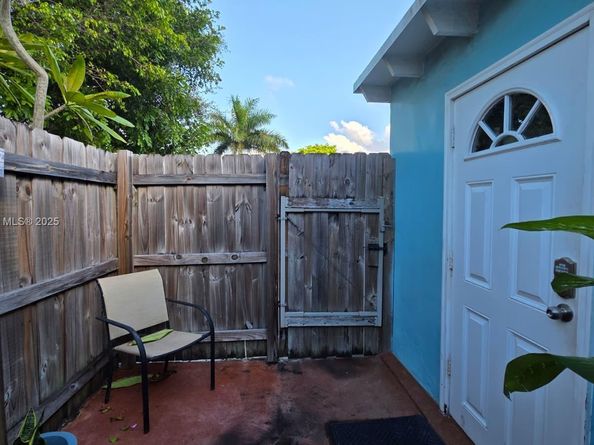 2933 NE 12th Ter, Pompano Beach FL 33064