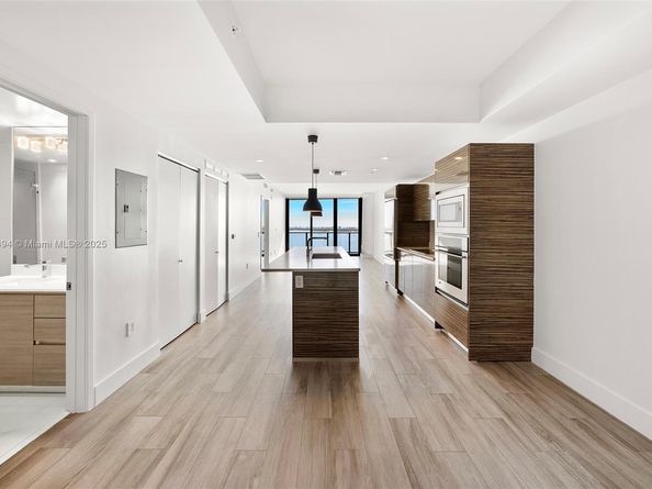 460 NE 28th St 2707, Miami FL 33137