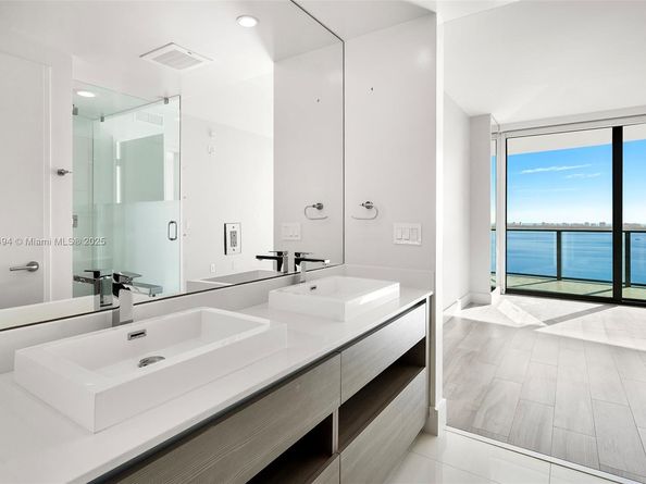 460 NE 28th St 2707, Miami FL 33137