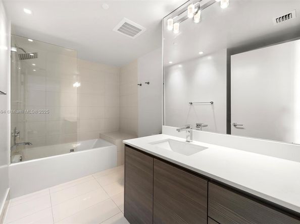 460 NE 28th St 2707, Miami FL 33137