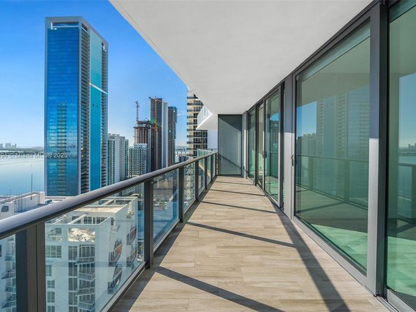 460 NE 28th St 2707, Miami FL 33137