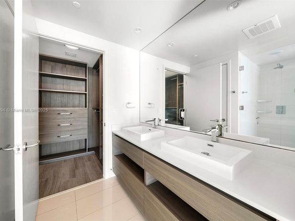 460 NE 28th St 2707, Miami FL 33137