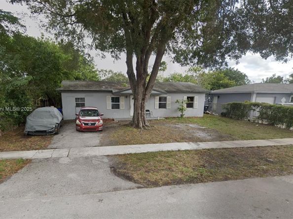 325 SW 80th Ter, North Lauderdale FL 33068