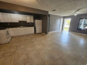 325 SW 80th Ter, North Lauderdale FL 33068