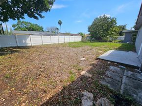 325 SW 80th Ter, North Lauderdale FL 33068