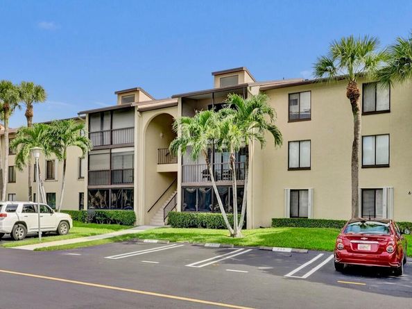 608 Sea Pine Way E2 FL 33415