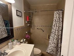 17652 NW 76th Ct, Hialeah FL 33015