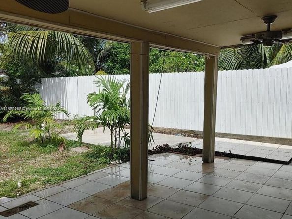 17652 NW 76th Ct, Hialeah FL 33015