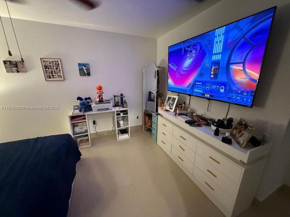 17652 NW 76th Ct, Hialeah FL 33015