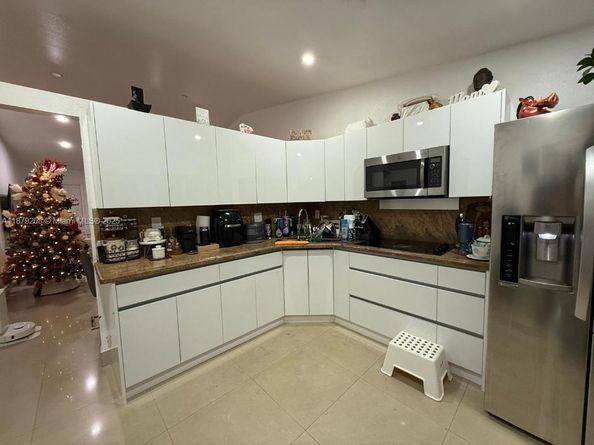 17652 NW 76th Ct, Hialeah FL 33015
