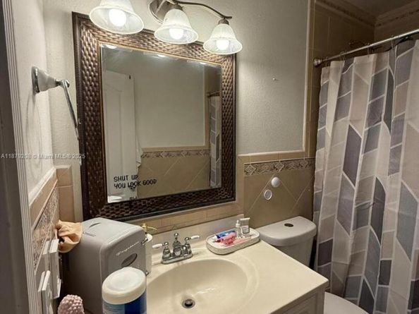 17652 NW 76th Ct, Hialeah FL 33015