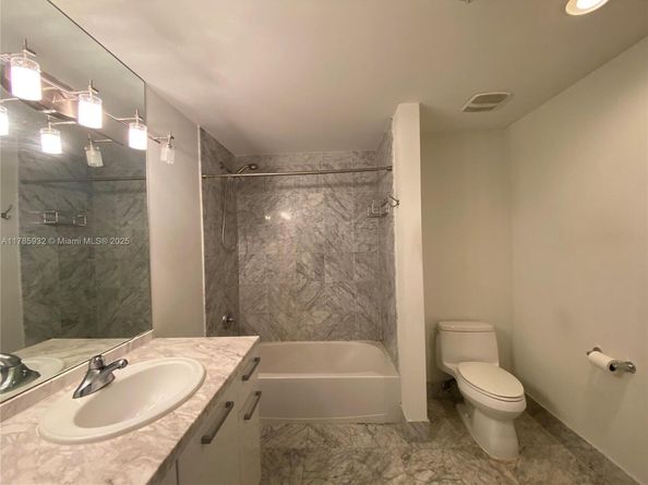 253 NE 2nd St 324, Miami FL 33132