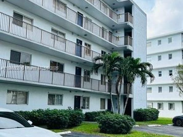 8560 N Sherman Cir 206, Miramar FL 33025