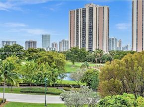 20500 W Country Club Dr 715, Aventura FL 33180