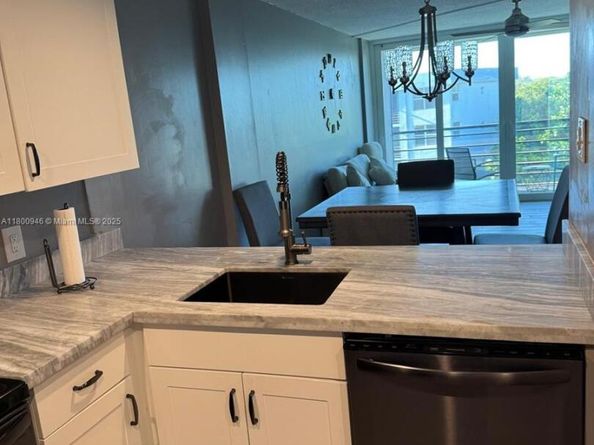 114 Royal Park Dr 4H, Oakland Park FL 33309