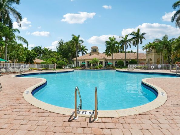 1745 NW 77th Ave, Pembroke Pines FL 33024