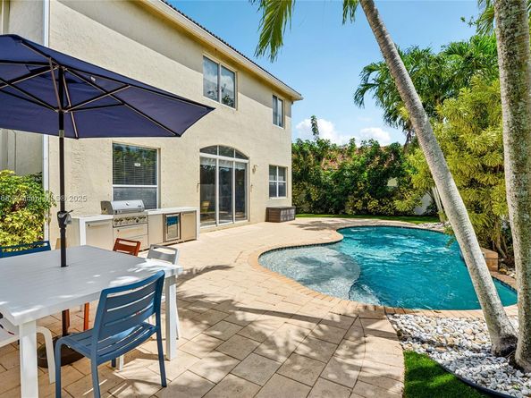 1745 NW 77th Ave, Pembroke Pines FL 33024