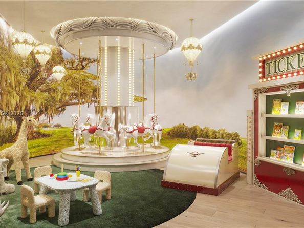 99 SE 5TH 7102, Miami FL 33131