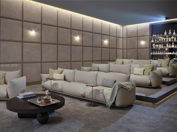 99 SE 5TH 7102, Miami FL 33131