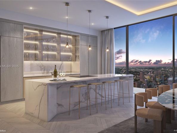 99 SE 5TH 7102, Miami FL 33131