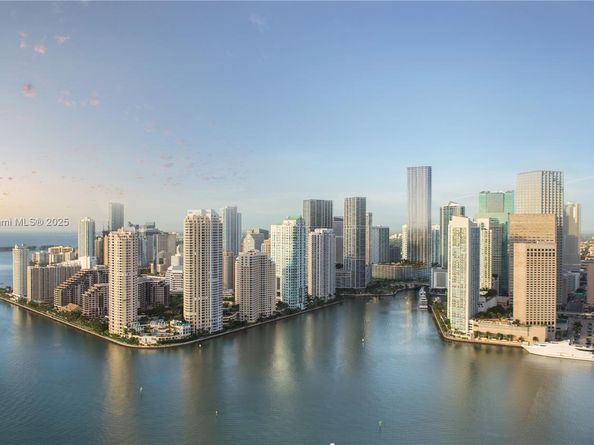 99 SE 5TH 7102, Miami FL 33131