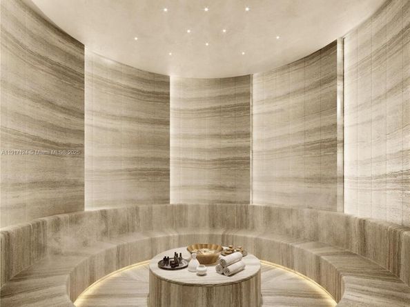 99 SE 5TH 7102, Miami FL 33131