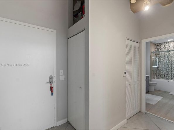 2001 Biscayne Blvd 2201, Miami FL 33137