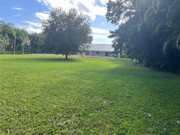 11501 SW 3rd St, Plantation FL 33325