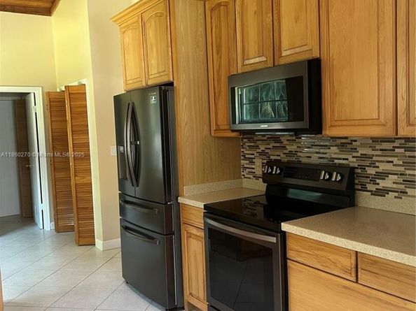 11501 SW 3rd St, Plantation FL 33325