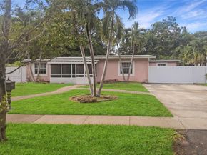 841 NE 139th St, North Miami FL 33161