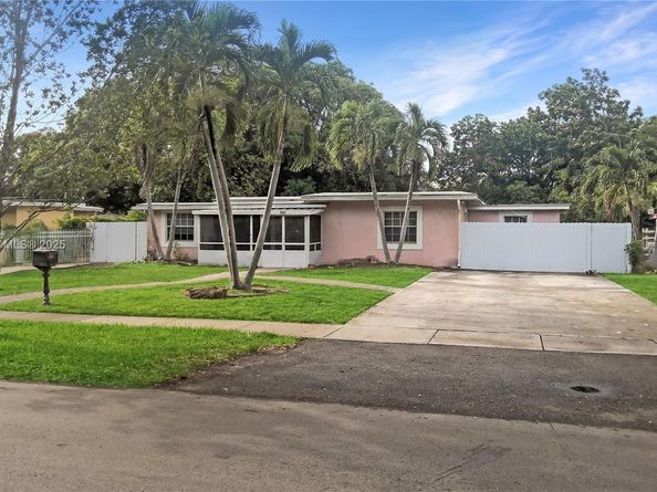 841 NE 139th St, North Miami FL 33161