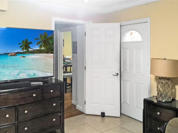 841 NE 139th St, North Miami FL 33161