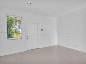 1386 Canary Island Dr, Weston FL 33327