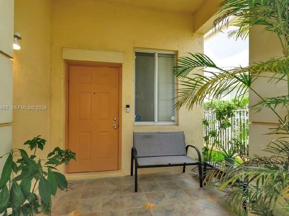 1386 Canary Island Dr, Weston FL 33327