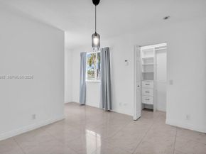 1386 Canary Island Dr, Weston FL 33327