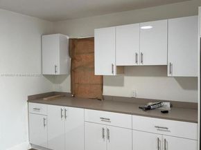 1669 NW 70th St, Miami FL 33147