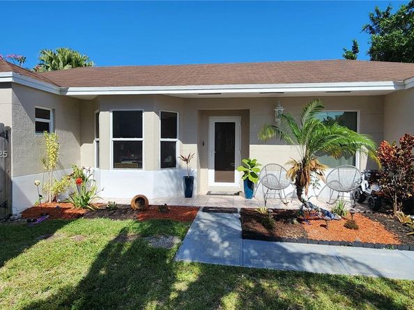 9829 SW 221st St, Cutler Bay FL 33190